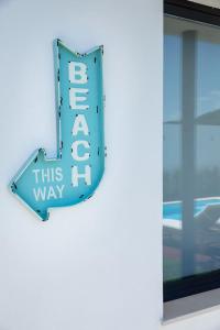 Meco Oasis Pool House Paradise