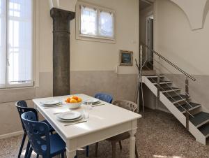 appartamento vista lago con giardino