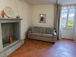 appartamento vista lago con giardino
