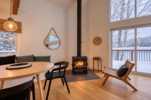 NEW! Waterfront Nest Hot Tub & Lake Views