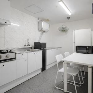 51Near Gimpo Airport, 15 minutes to Hongdae, 5-minute walk to the subway, guesthouse, shared bathroom, solo travel
