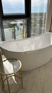 Hanza Tower Studio 16 Apartments Pool & Sauna & Jacussi & SPA