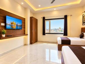 Shaurya Inn - 2 min walk Near Golden Temple