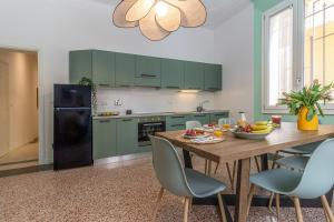 Spacious 7-Guest Apartment In Central Bologna