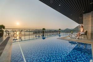 Cat Ba Paradise Hotel -Pool - Sky Bar & Gym -Massage