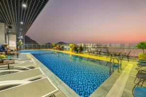 Cat Ba Paradise Hotel -Pool - Sky Bar & Gym -Massage