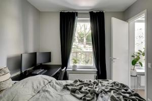 Stylish & Spacious Apartment with Large Balcony