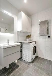 Stylish & Spacious Apartment with Large Balcony