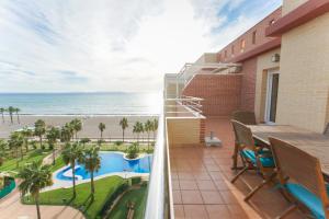 Modern apartment in Roquetas de Mar with sea view