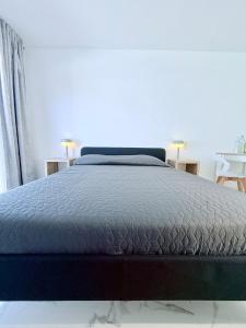 Victoria Beachfront Studio 1, Central Location Las Americas