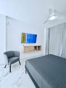 Victoria Beachfront Studio 1, Central Location Las Americas