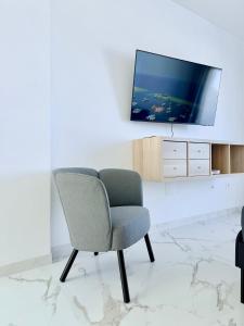Victoria Beachfront Studio 1, Central Location Las Americas