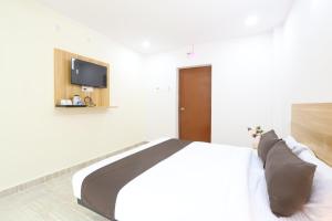 Hotel Living Tree Alwal