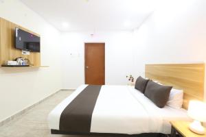 Hotel Living Tree Alwal