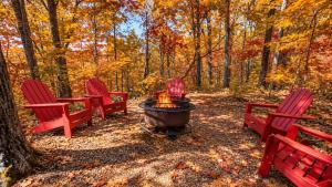 Mountain View Cabin with Hot Tub, Fire Pit & Deck