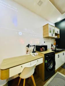 Là Homestay - Modern Private Apartment in De Tham, Near Bui Vien D1