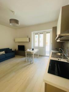 apartment in the center, near the sea , controvento