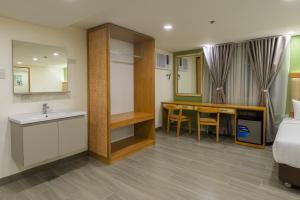 Rianne Hotel and Suites