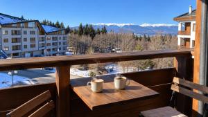 Deluxe Mountain View Studio near Ski Road