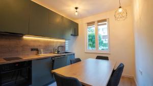 Spacious 2BR Metro, South Park & Park Center