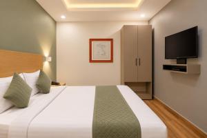 Hotel Premium Elite Near Model Town Metro Station