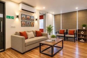 Hotel Premium Elite Near Model Town Metro Station