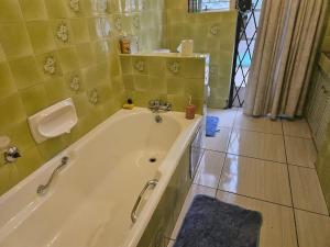 Cozy Home with secure parking in Randburg