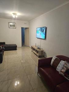 Cozy Home with secure parking in Randburg