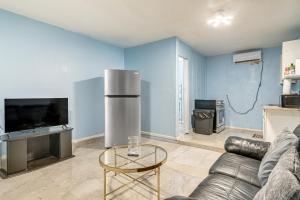 Gateway to Downtown Harlingen! Quaint Unit