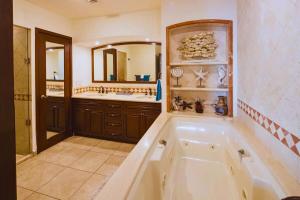 Spacious 4 bedroom Condo with expansive Ocean Views and luxurous features - #910 Sonoran Sky - RP Vacation