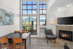 Alpenglow Lodge Junior Penthouse by MVA