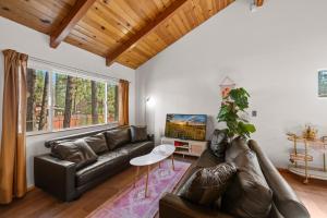 Babe Cave - Fireplace, Deck, Fenced Yard