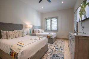 Luxury Villa Retreat, Pool and close to the beach
