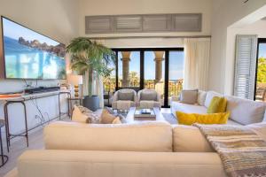 Luxury Villa Retreat, Pool and close to the beach