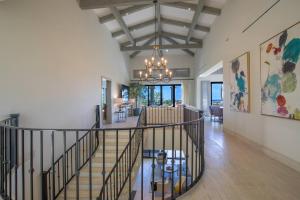 Luxury Villa Retreat, Pool and close to the beach