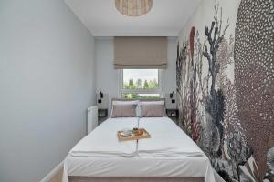 Cozy Apartment with Parking & Balcony by Noclegi Renters