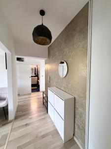 GOLDEN APARTMENT - near Central Train Station