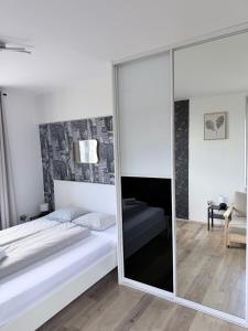 GOLDEN APARTMENT - near Central Train Station