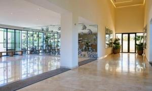 Beautiful Apartment right on the beach Gym-Co-working-247 Security