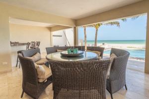 LaAndy Andys, casa frente al mar con piscina en