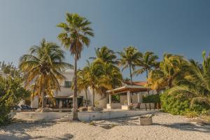 Xay Ha, Frente al mar