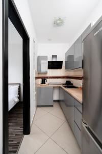 Stawy Jana Standard Apartment by BookingHost