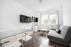 Stawy Jana Standard Apartment by BookingHost