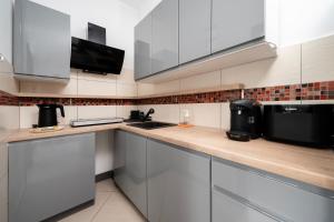 Stawy Jana Standard Apartment by BookingHost