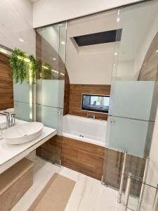 Luxury Loft with Jacuzzi in Central Budapest