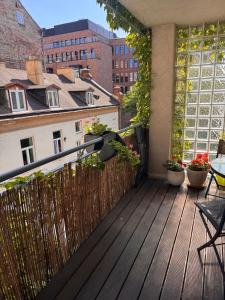 76 m Apt, Garage, 2 Beds, AC, Koneser