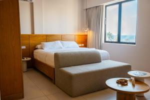 Costa Elegante Hotel & Suites