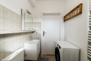 Ogrodowa City Center Studio by BookingHost