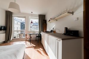 Ogrodowa City Center Studio by BookingHost