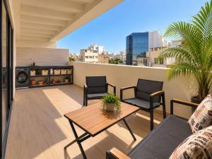 City Open Sky-Train 5 min, Wifi, Parking, AC, tram